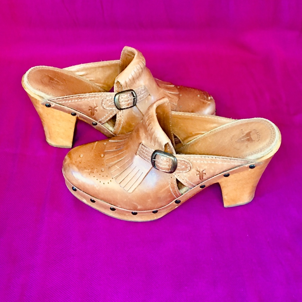 Frye Elle Kiltie Studded Clogs Size 8